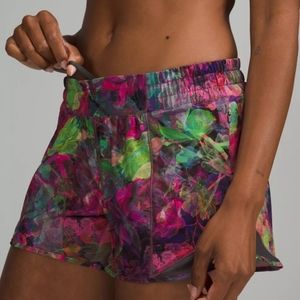 Lululemon 4" Shorts Hotty Hot Low Rise Size 4 NWT